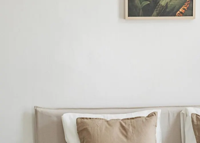 Central Studio Apartment *